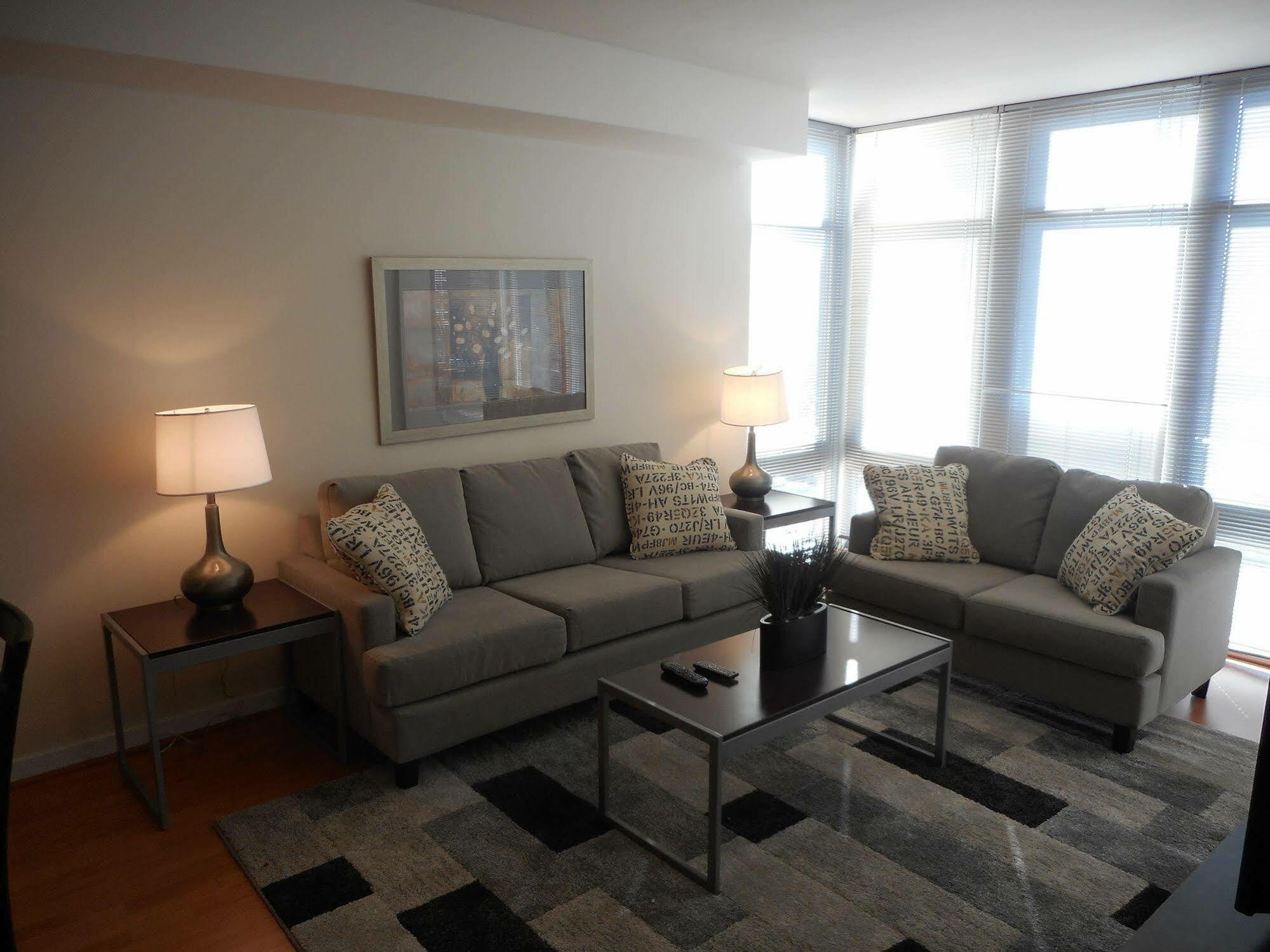 Weichert Suites At Wisconsin Place 切维蔡斯 外观 照片