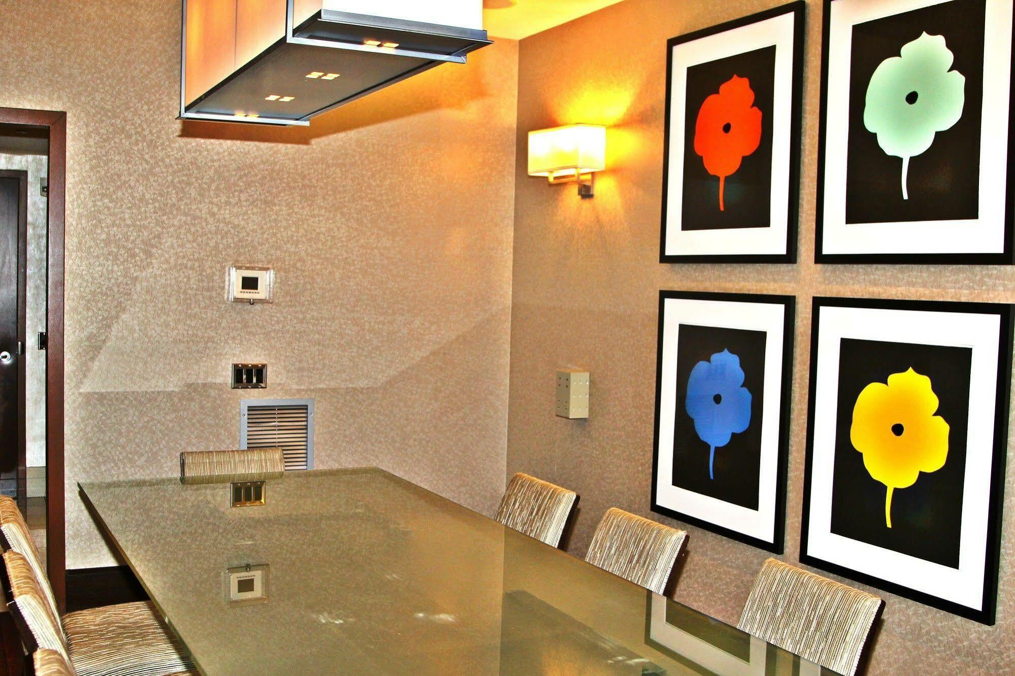 Weichert Suites At Wisconsin Place 切维蔡斯 外观 照片