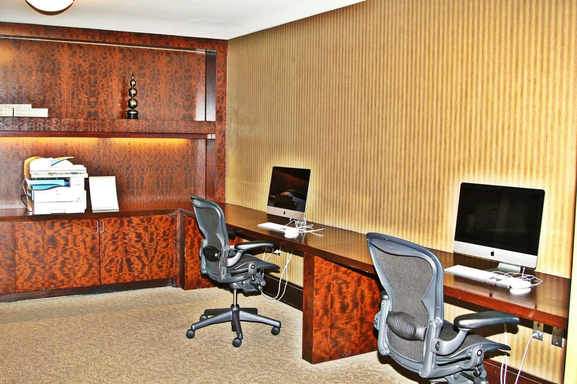 Weichert Suites At Wisconsin Place 切维蔡斯 外观 照片