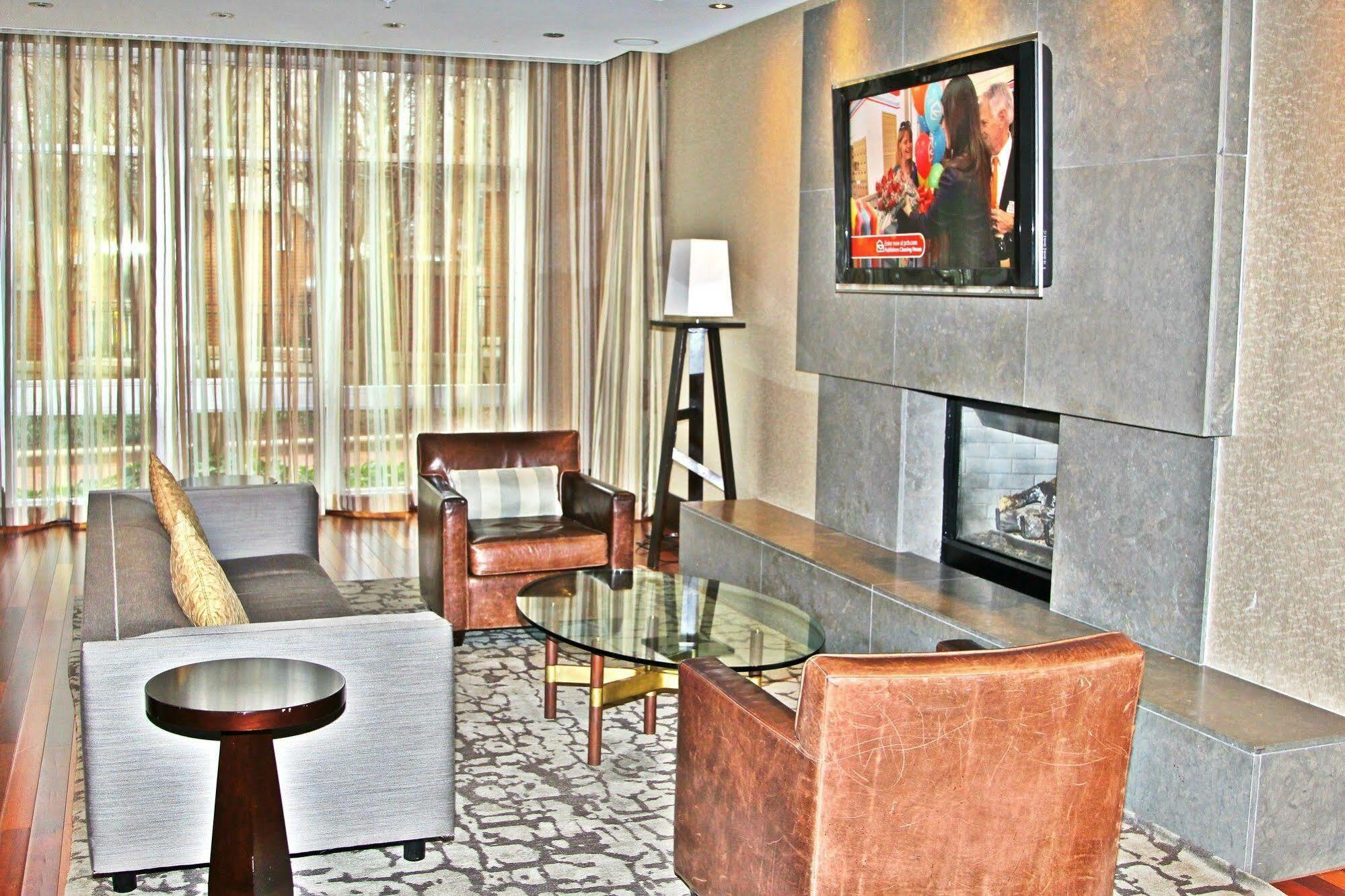 Weichert Suites At Wisconsin Place 切维蔡斯 外观 照片